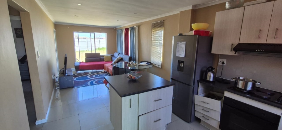 3 Bedroom Property for Sale in Overbaakens Eastern Cape